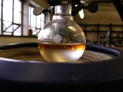 Breakage of borosilicate glass flasks under high-temperature distillation conditions